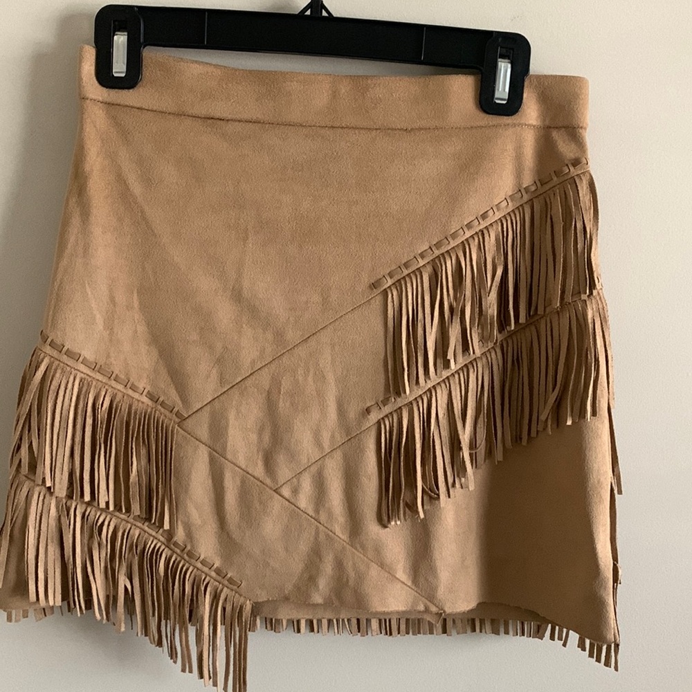 SOLD ELSEWHERE, no longer available !!Guess fringe skirt size small